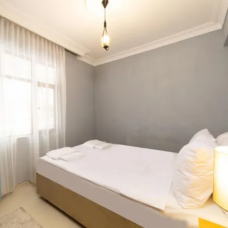 Central Flat Close To The Beach With A Pleasant Backyard In Muratpasa 安塔利亚