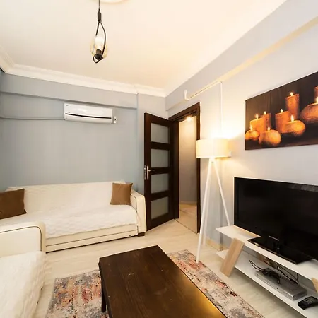公寓 Central Flat Close To The Beach With A Pleasant Backyard In Muratpasa