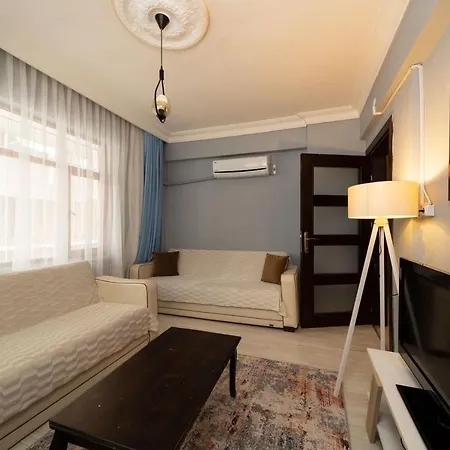 公寓 Central Flat Close To The Beach With A Pleasant Backyard In Muratpasa