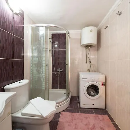 Central Flat Close To The Beach With A Pleasant Backyard In Muratpasa *