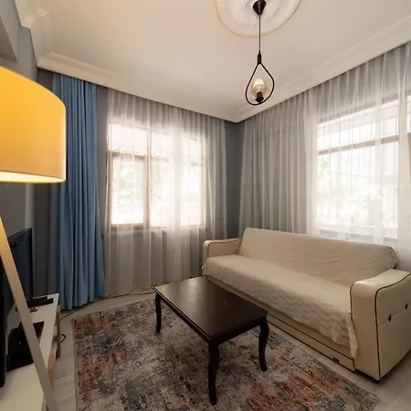 Central Flat Close To The Beach With A Pleasant Backyard In Muratpasa