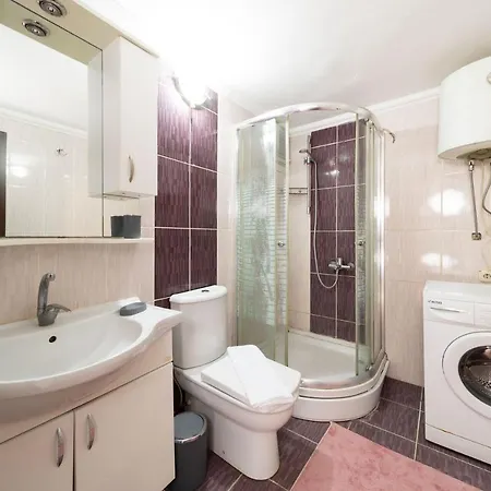 Daire Central Flat Close To The Beach With A Pleasant Backyard In Muratpasa